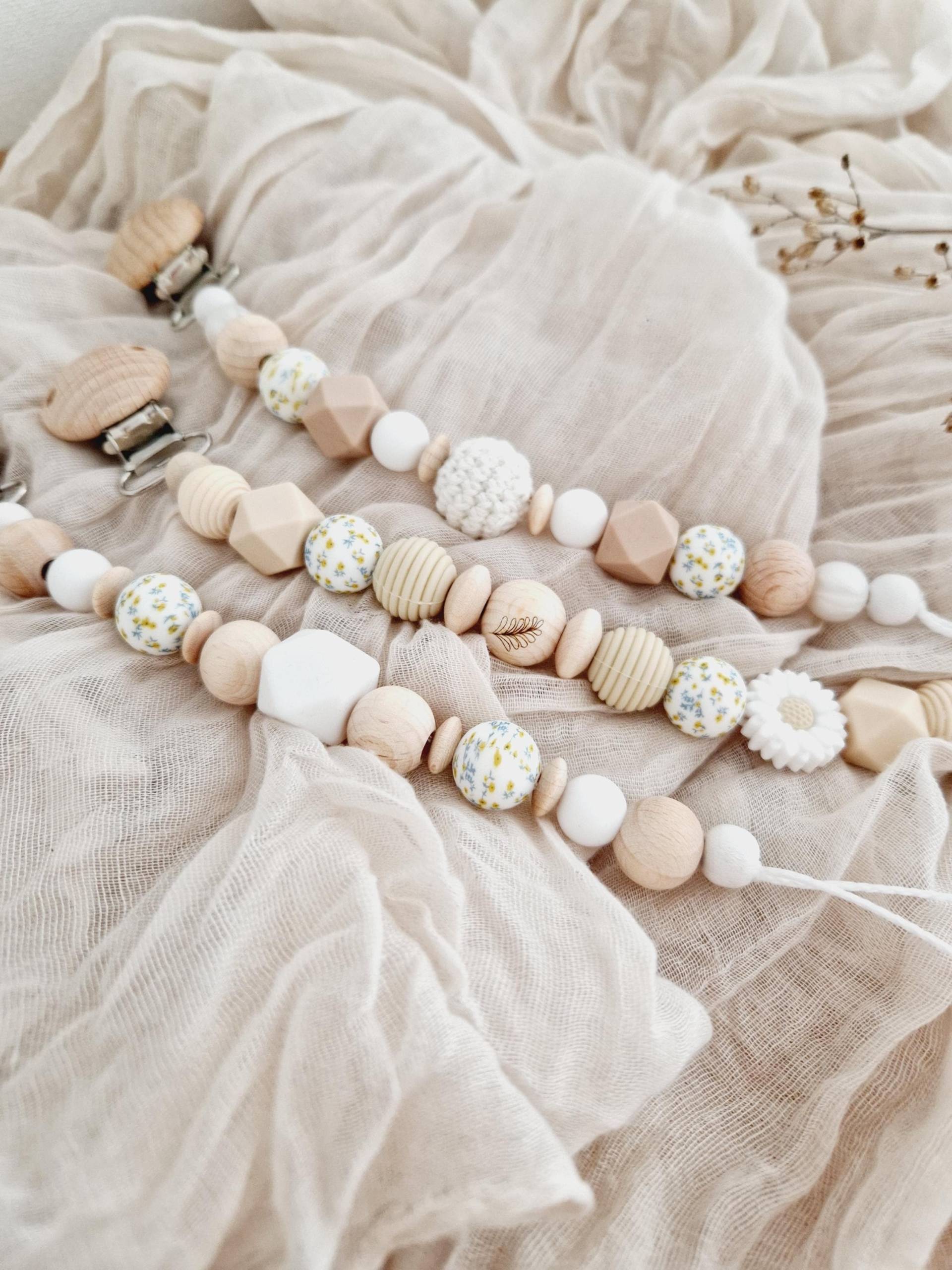 Schnullerkette "Flowerpower" Weiß, Geblümt, Gravur Blatt, Margarite, Gänseblümchen, Kamille, Natur, Silikon, Holz, Blume, Blümchen, Grün Schnullerkette "Flowerpower" Weiß, Geblümt, Gravur Blatt, Margarite, Gänseblümchen, Kamille, Natur, Silikon, Holz, Blume, Blümchen, Grün von Etsy - beckyshandmadeshop