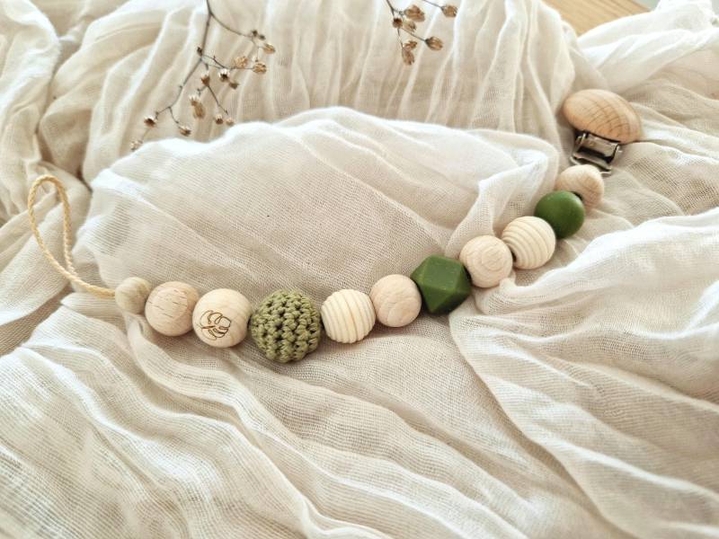 Schnullerkette "Monstera Blatt" Oliv, Beige, Natur, Olivgrün, Silikon, Holz, Gravur, Holzperlen, Ohne Name, Strazatella, Geriffelt, Grün von Etsy - beckyshandmadeshop
