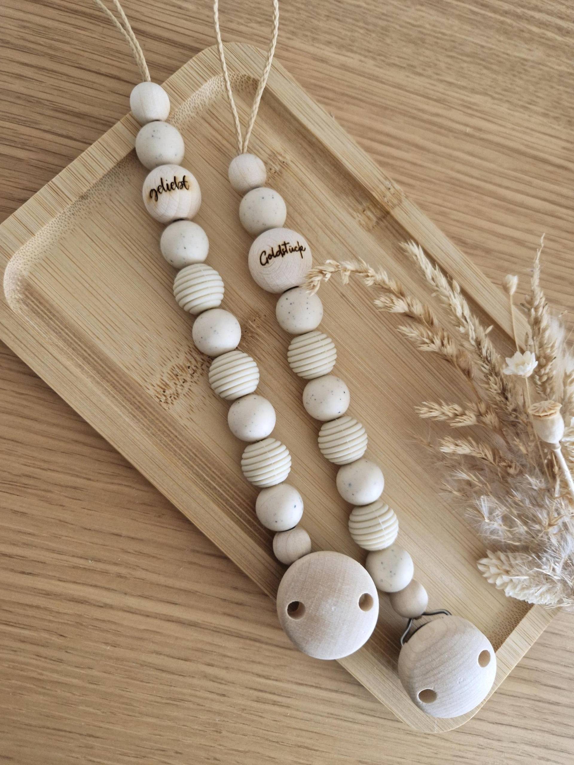 Schnullerkette "Natur Geliebt" Creme, Beige, Natur, Silikon, Holz, Gravur, Holzperlen, Ohne Name, Strazatella, Geriffelt, Uni, Schlicht von Etsy - beckyshandmadeshop