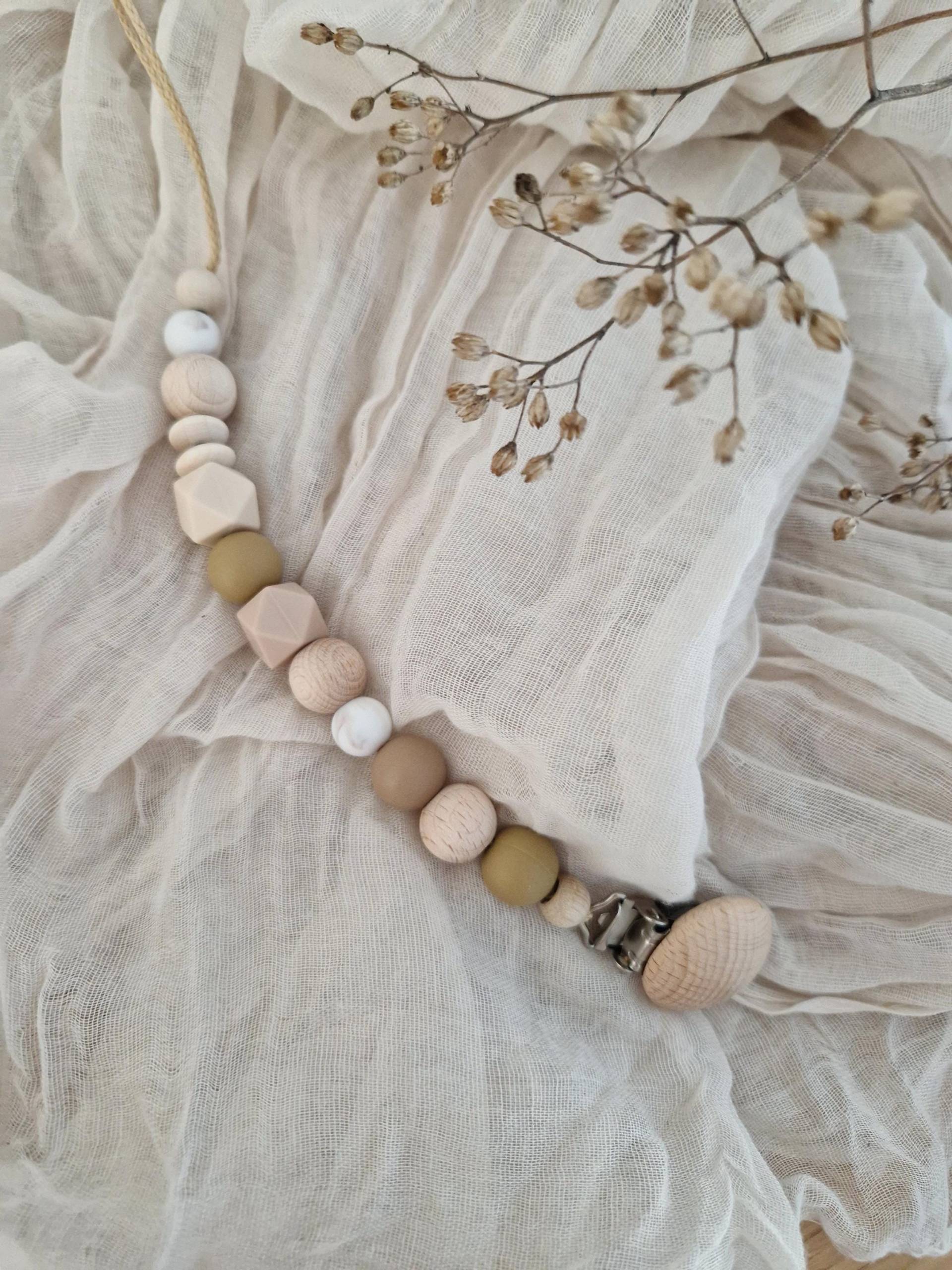 Schnullerkette "Pure Brown" Creme, Beige, Natur, Silikon, Weiß, Camel, Holzperlen, Ohne Name, Caramel, Hexagon, Marmoriert, Marmor, Braun Schnullerkette "Pure Brown" Creme, Beige, Natur, Silikon, Weiß, Camel, Holzperlen, Ohne Name, Caramel, Hexagon, Marmoriert, Marmor, Braun von Etsy - beckyshandmadeshop