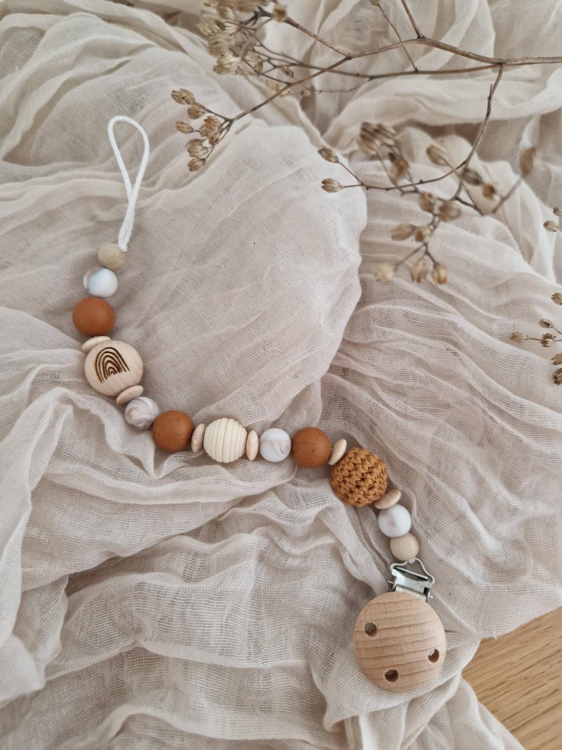 Schnullerkette "Regenbogen " Conjak, Beige, Natur, Camel, Creme, Braun, Silikon, Holz, Gravur, Holzperlen, Ohne Name, Mamor, Hexagon Schnullerkette "Regenbogen " Conjak, Beige, Natur, Camel, Creme, Braun, Silikon, Holz, Gravur, Holzperlen, Ohne Name, Mamor, Hexagon von Etsy - beckyshandmadeshop