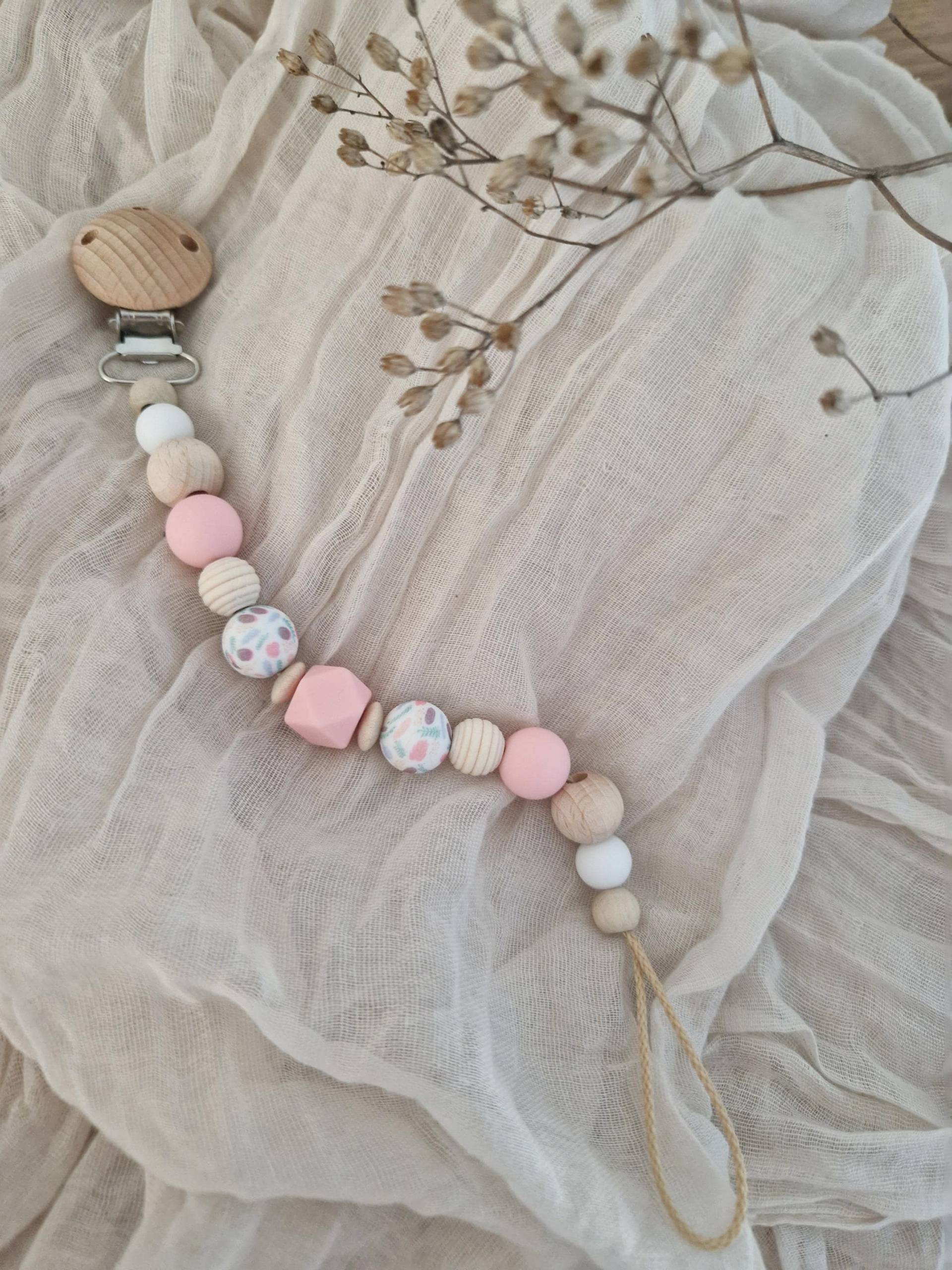 Schnullerkette "Rosa" Creme, Beige, Rosa, Terrazzo, Silikon, Holz, Pink, Holzperlen, Ohne Name, Häkelperlen, Rillenperle, Weiß Schnullerkette "Rosa" Creme, Beige, Rosa, Terrazzo, Silikon, Holz, Pink, Holzperlen, Ohne Name, Häkelperlen, Rillenperle, Weiß von Etsy - beckyshandmadeshop