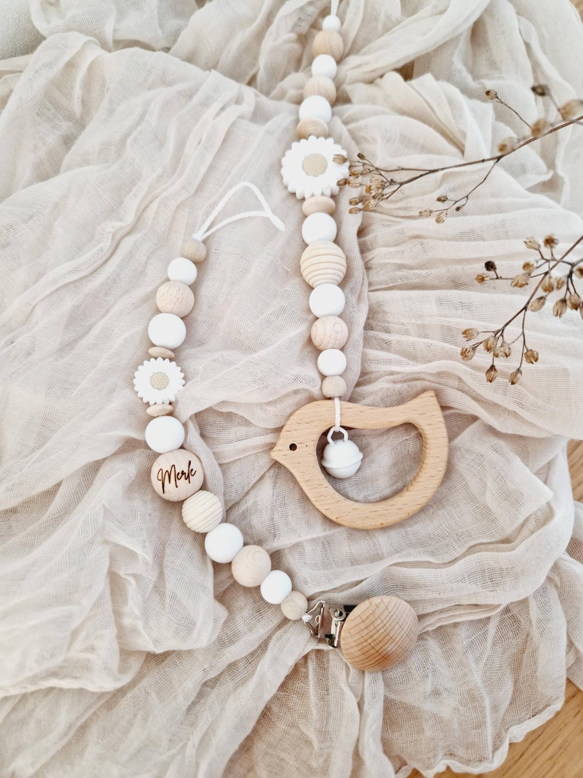 Schnullerkette Und Anhänger "Merle" Weiß, Gänseblümchen, Blume, Natur, Silikon, Anhänger, Holz, Gravur, Holzperlen, Vogelanhänger, Vöglechen Schnullerkette Und Anhänger "Merle" Weiß, Gänseblümchen, Blume, Natur, Silikon, Anhänger, Holz, Gravur, Holzperlen, Vogelanhänger, Vöglechen von Etsy - beckyshandmadeshop