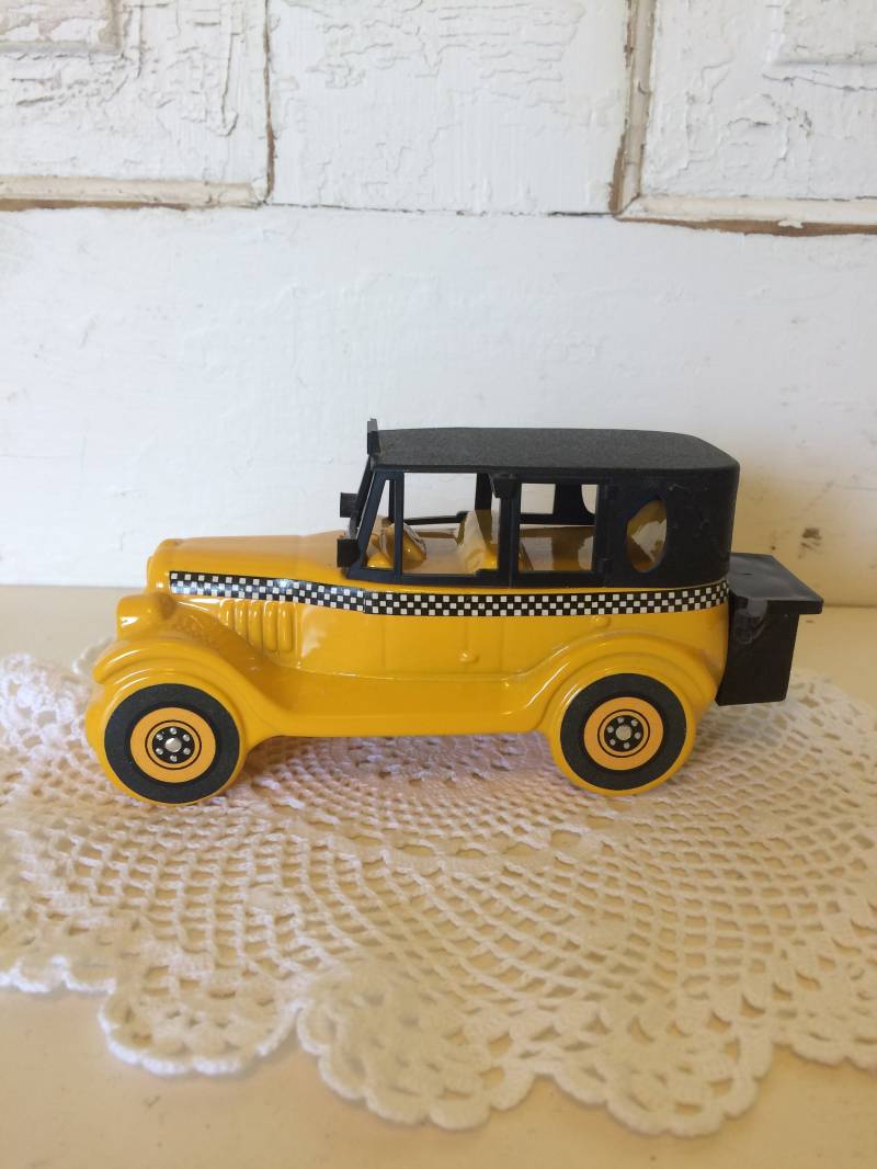 Vintage Avon 1926 Checker Gelb Cab Wild Country After Shave Parfüm Flasche von Etsy - beffyfaye