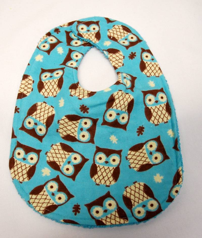 Baby Boy Lätzchen, 0-3 Monate Größe, Baby-Dusche-Geschenk, Willkommen Baby-Geschenk Braune Eulen Auf Petrol von Etsy - beyondquilts