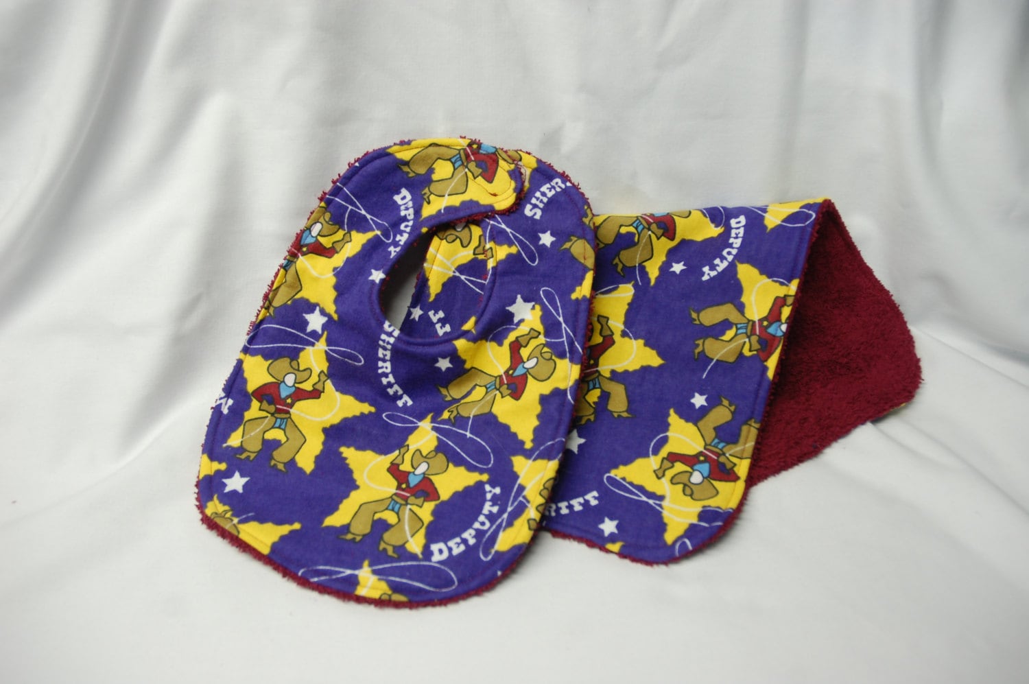 Baby Lätzchen Und Spucktuch Baby-Dusche-Geschenk, Willkommens-Baby-Geschenk Sheriff - Sofort Versandfertig Baby Lätzchen Und Spucktuch Baby-Dusche-Geschenk, Willkommens-Baby-Geschenk Sheriff - Sofort Versandfertig von Etsy - beyondquilts