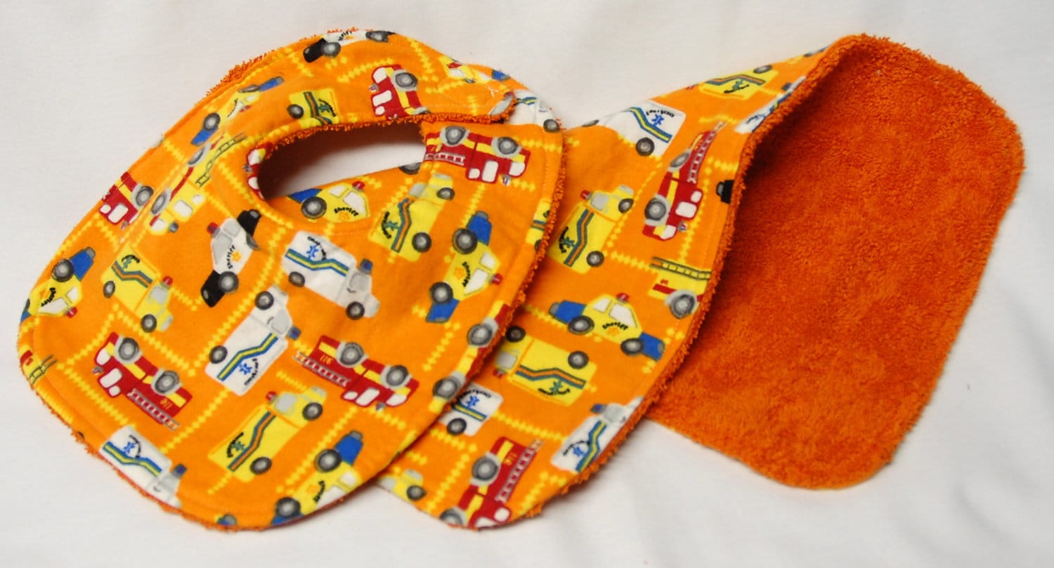 Baby-Lätzchen Und Spucktuch-Set Für Jungen, Babypartygeschenk, Willkommens-Babygeschenk Feuerwehrautos Polizeiautos Baby-Lätzchen Und Spucktuch-Set Für Jungen, Babypartygeschenk, Willkommens-Babygeschenk Feuerwehrautos Polizeiautos von Etsy - beyondquilts