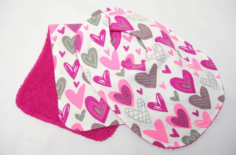Baby Mädchen Lätzchen Und Spucktuch, Babyparty Geschenk, Willkommen Neue Mama Geschenk Funky Pink, Magenta Grau Herzen Auf Weiß von Etsy - beyondquilts