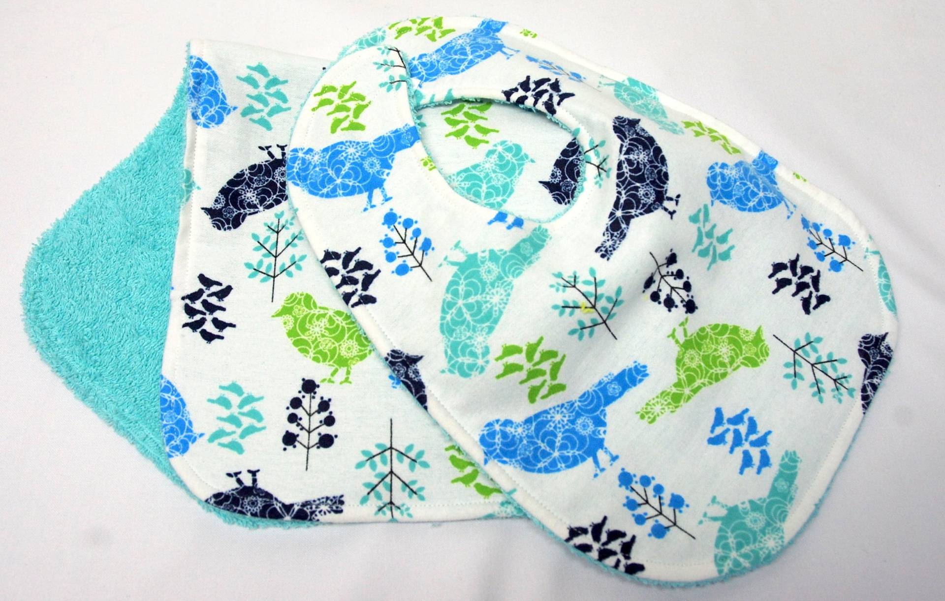 Baby Mädchen Lätzchen Und Spucktuch, Shower Geschenk, Willkommen Neue Mama Geschenk Blau, Petrol, Grün Marine Vögel Auf Weiß Baby Mädchen Lätzchen Und Spucktuch, Shower Geschenk, Willkommen Neue Mama Geschenk Blau, Petrol, Grün Marine Vögel Auf Weiß von Etsy - beyondquilts