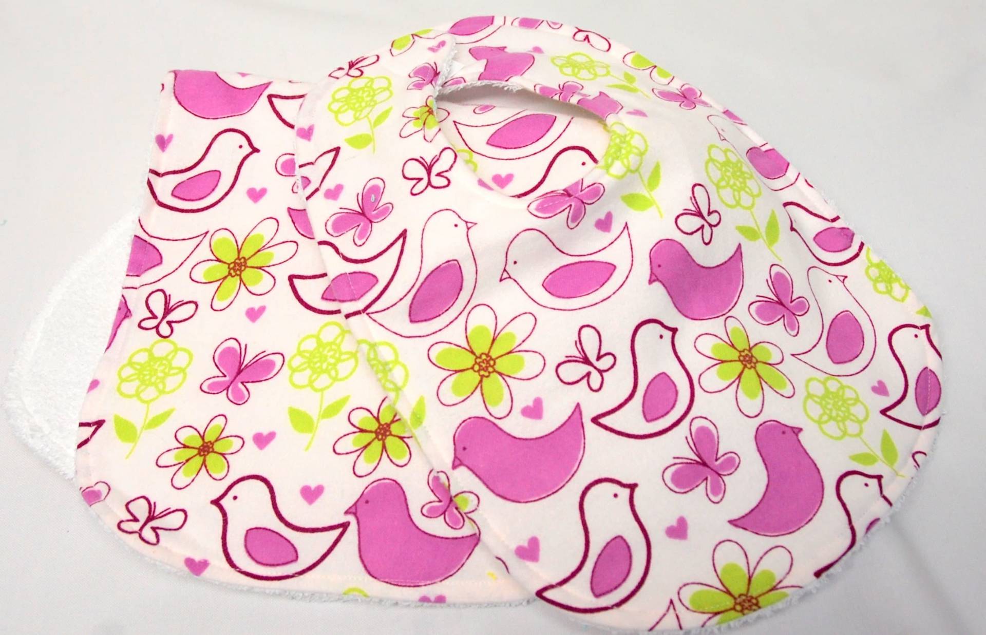 Baby Mädchen Lätzchen Und Spucktuch, Shower Geschenk, Willkommen Neue Mama Geschenk Fuchsia Vögel Gelbe Blumen Auf Weiß Baby Mädchen Lätzchen Und Spucktuch, Shower Geschenk, Willkommen Neue Mama Geschenk Fuchsia Vögel Gelbe Blumen Auf Weiß von Etsy - beyondquilts