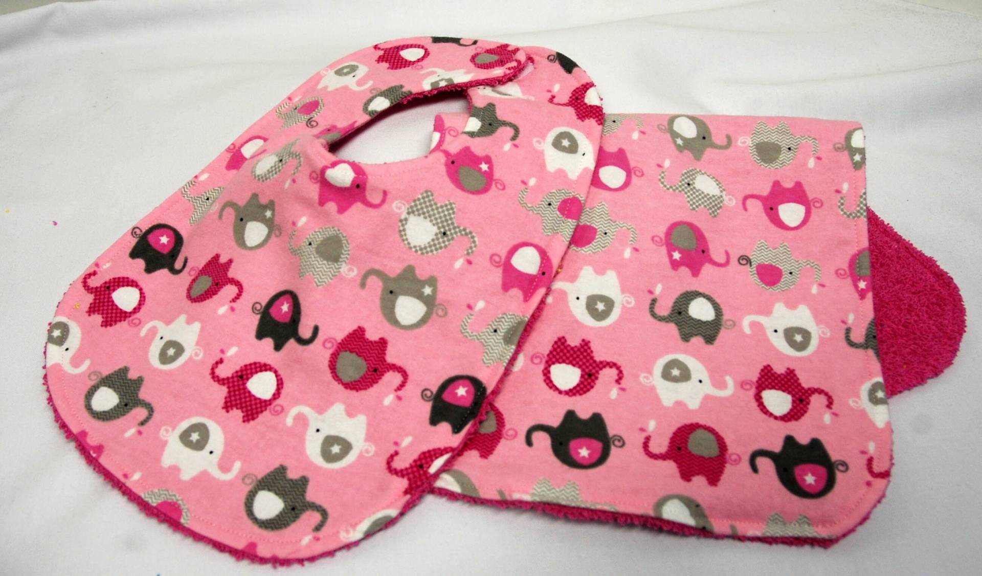 Baby Mädchen Lätzchen Und Spucktuch Set, Shower Geschenk, Willkommen Neues Geschenk Rosa Grau Elefanten Baby Mädchen Lätzchen Und Spucktuch Set, Shower Geschenk, Willkommen Neues Geschenk Rosa Grau Elefanten von Etsy - beyondquilts