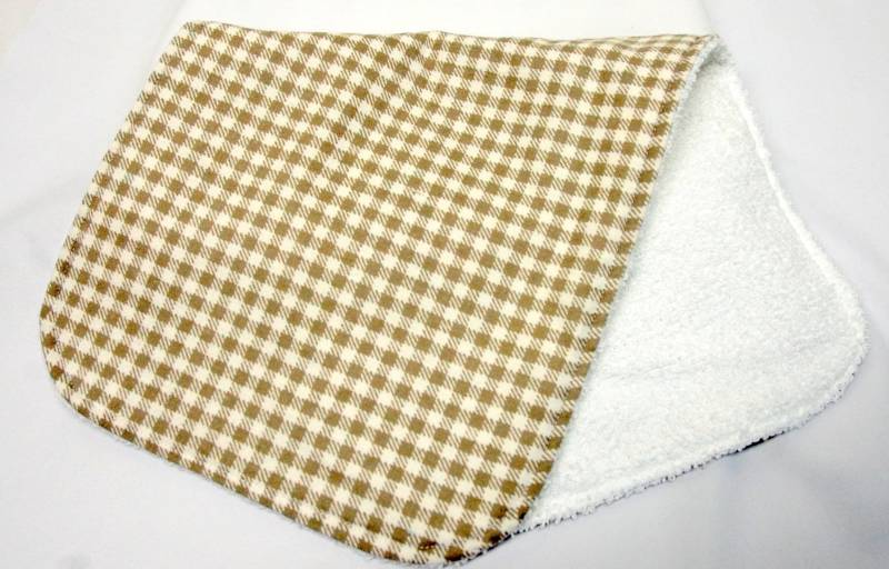 Baby Mädchen Spucktuch, Babypartygeschenk, Willkommensgeschenk Grau Und Weißes Vichykaro von Etsy - beyondquilts