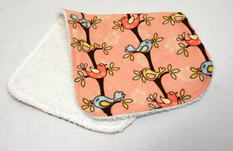 Baby Mädchen Spucktuch, Babypartygeschenk, Willkommensgeschenk Vögel Auf Pfirsich Baby Mädchen Spucktuch, Babypartygeschenk, Willkommensgeschenk Vögel Auf Pfirsich von Etsy - beyondquilts