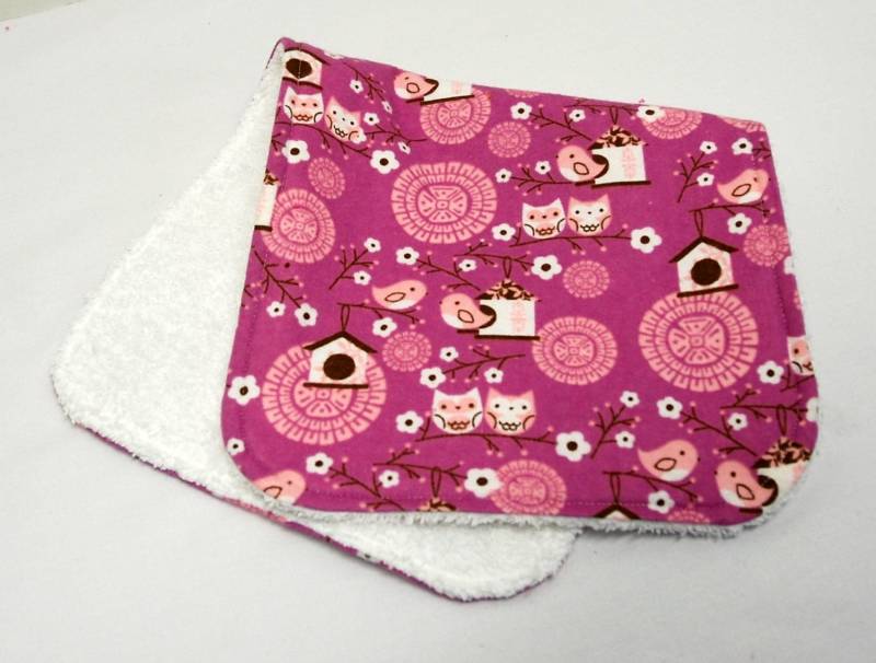 Baby Mädchen Spucktuch, Geschenk, Willkommensgeschenk Baby Zierliche Eulen, Blumen, Vögel Und Vogelhäuser Auf Rosa von Etsy - beyondquilts