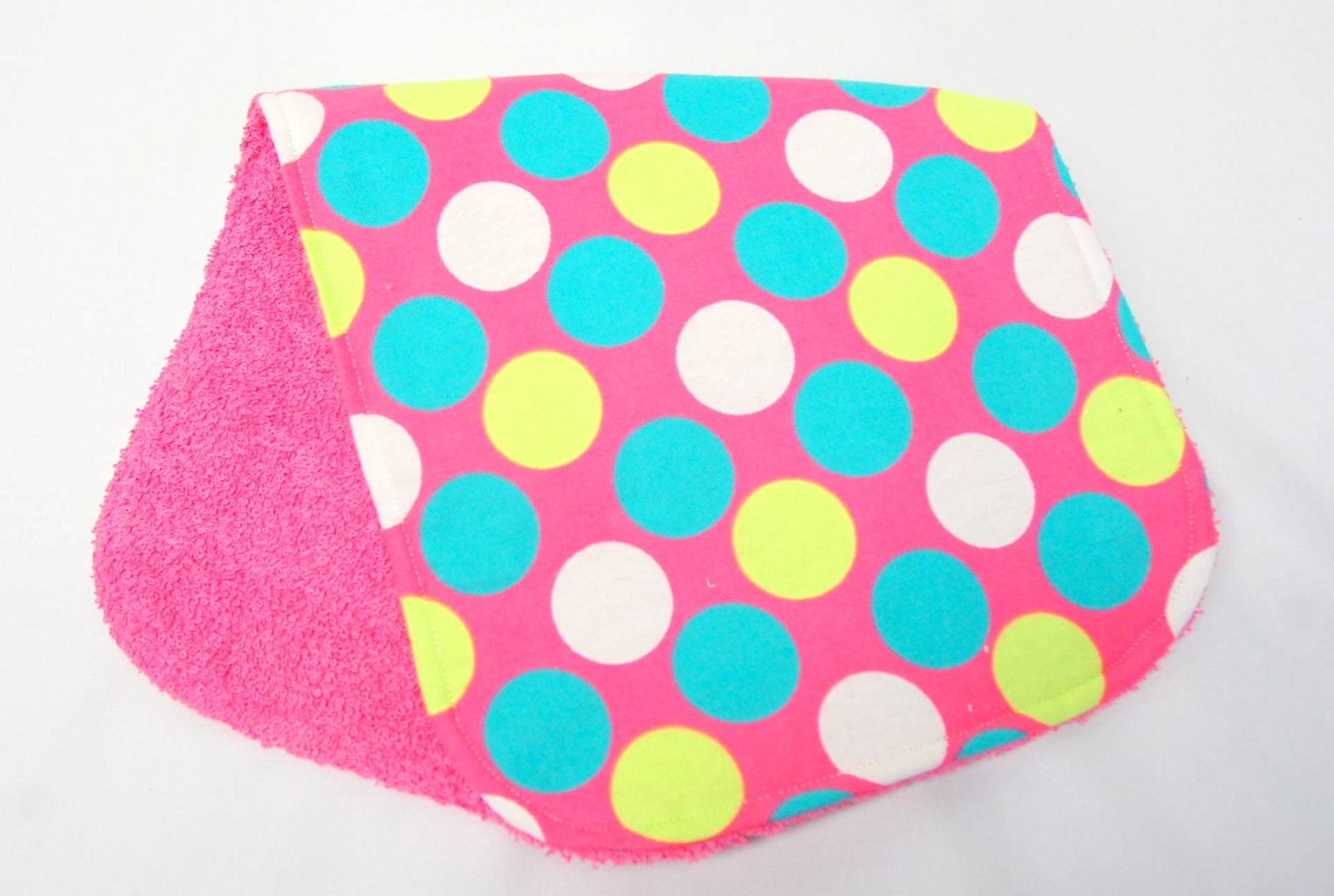 Baby Mädchen Spucktuch, Willkommen Geschenk, Neue Mutter Geschenk Große Tupfen Auf Rosa Baby Mädchen Spucktuch, Willkommen Geschenk, Neue Mutter Geschenk Große Tupfen Auf Rosa von Etsy - beyondquilts