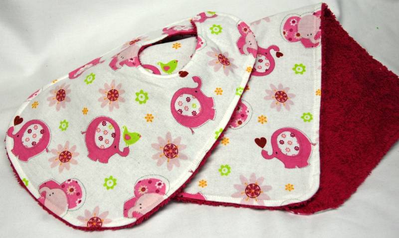 Baby Mädchen Tuch Set, 0-3 Monate Größe, Shower Geschenk, Willkommen Geschenk Rosa Elefanten, Grüne Vögel Auf Weiß - Rückseite von Etsy - beyondquilts