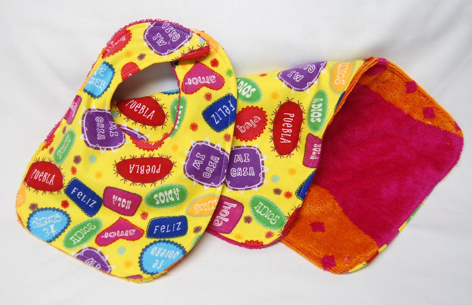 Lätzchen Und Spucktuch Set, Baby Shower Geschenk, Willkommen Neues Baby, Neue Mama Geschenk Hola, Te Quiero - Versandfertig Lätzchen Und Spucktuch Set, Baby Shower Geschenk, Willkommen Neues Baby, Neue Mama Geschenk Hola, Te Quiero - Versandfertig von Etsy - beyondquilts