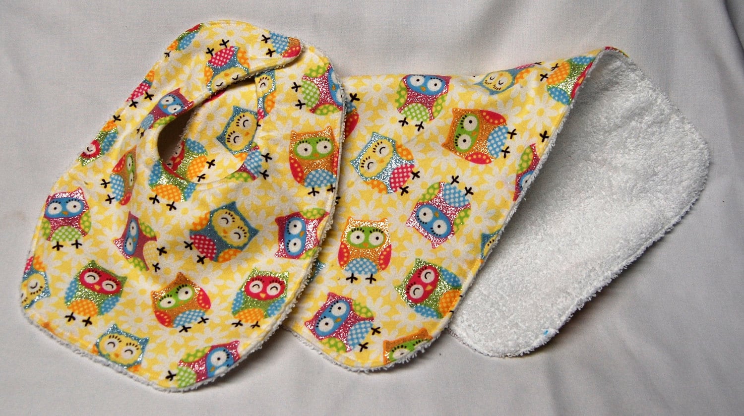 Lätzchen Und Spucktuch Set, Babyparty Geschenk, Willkommen Baby Geschenk Glitzer Eulen Lätzchen Und Spucktuch Set, Babyparty Geschenk, Willkommen Baby Geschenk Glitzer Eulen von Etsy - beyondquilts