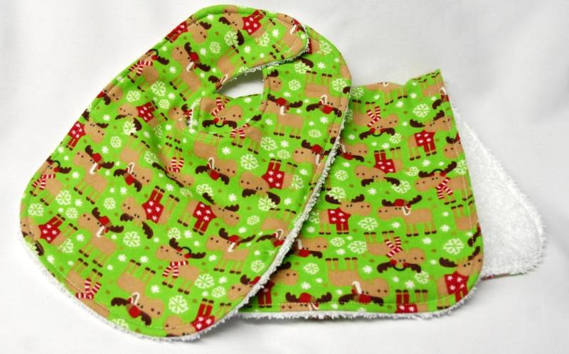 Weihnachten = Baby Lätzchen Und Spucktuch Set, 0-3 Monate Größe, Party Geschenk, Willkommensgeschenk Weihnachtselch von Etsy - beyondquilts