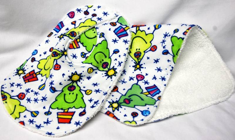 Weihnachten - Lätzchen Und Spucktuch Set, 0-3 Monate Größe, Baby Party Geschenk, Willkommensgeschenk Weihnachtsbäume, Grün, Gelb Rot Weihnachten - Lätzchen Und Spucktuch Set, 0-3 Monate Größe, Baby Party Geschenk, Willkommensgeschenk Weihnachtsbäume, Grün, Gelb Rot von Etsy - beyondquilts