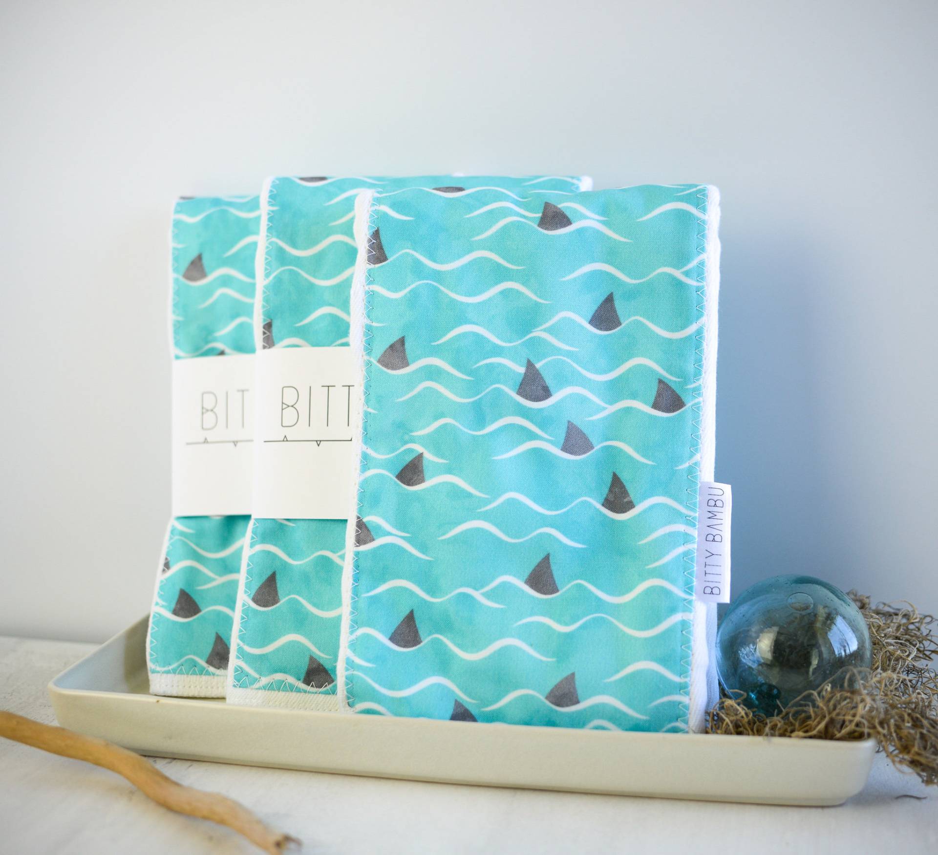 Hai/Ozean Baby Spucktuch - Hawaii Made Geschenk Neugeborene Idee in Maui von Etsy - bittybambu