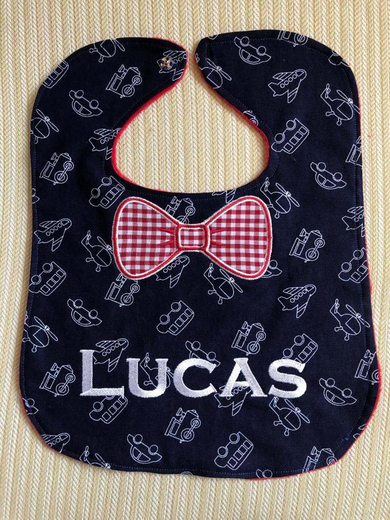 Personalisierte Gestickte Jungen Lätzchen Mit Applikation Fliege von Etsy - byJulianna