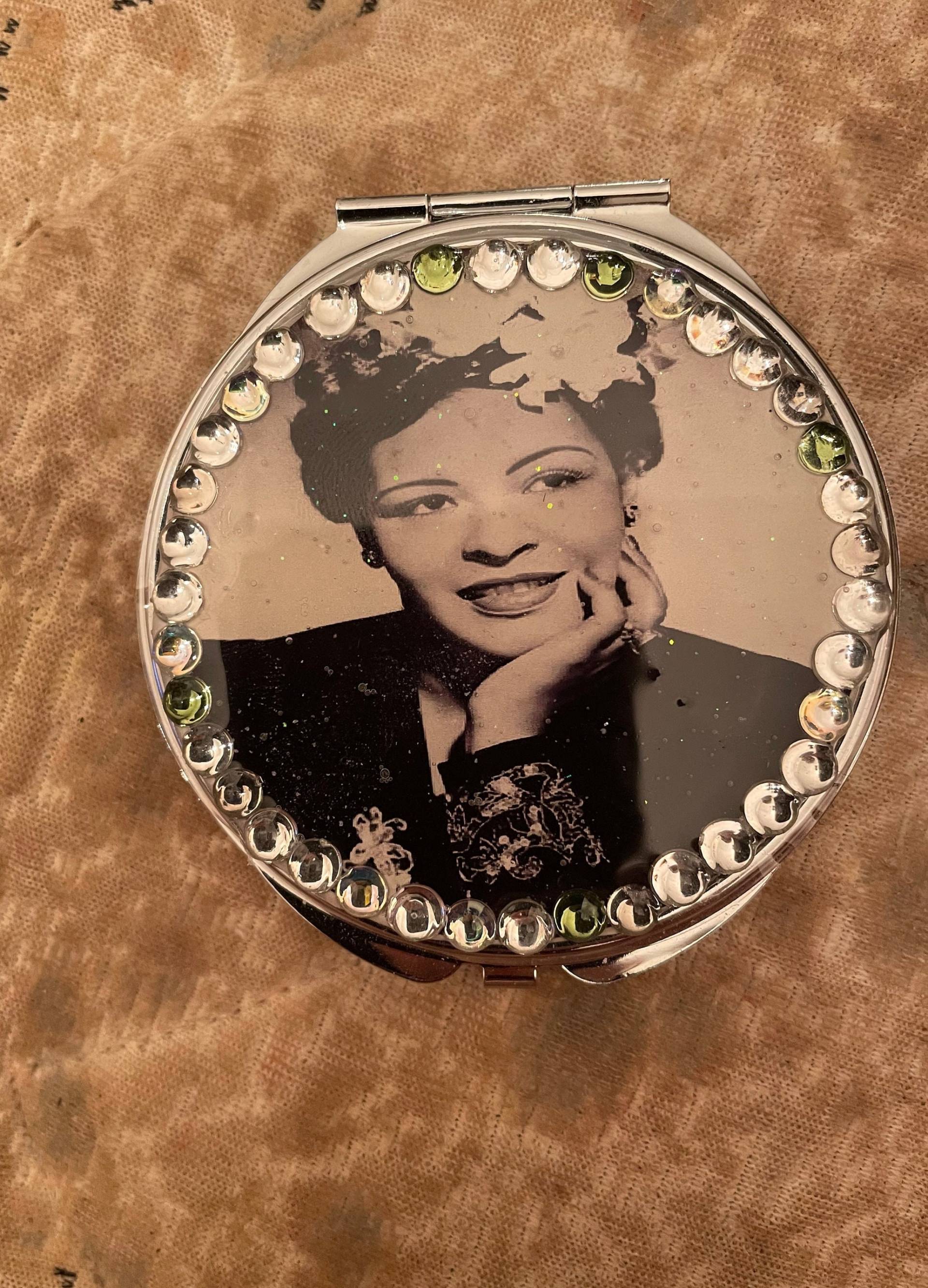 Retro Billie Holiday Bejeweled Silber Rund Spiegel Kompakt Oder Pillendose von Etsy - cheetahrama