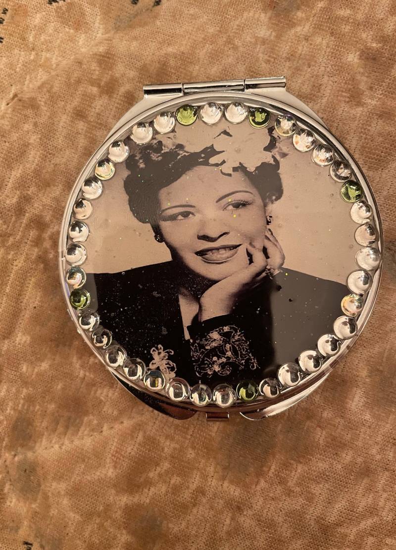 Retro Billie Holiday Bejeweled Silber Rund Spiegel Kompakt Oder Pillendose von Etsy - cheetahrama