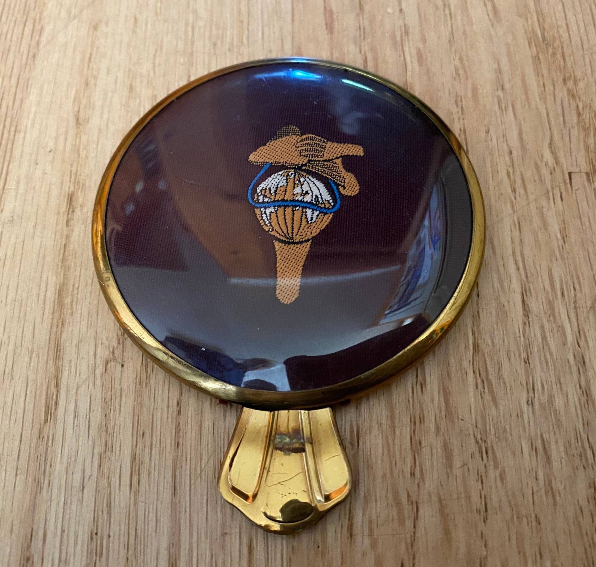 Reduziert Art Deco Täschchen/stand Spiegel Mit Gewebtem Design Auf Email Um 1940Er Jahre Reduziert Art Deco Täschchen/stand Spiegel Mit Gewebtem Design Auf Email Um 1940Er Jahre von Etsy - chicvintageclassics
