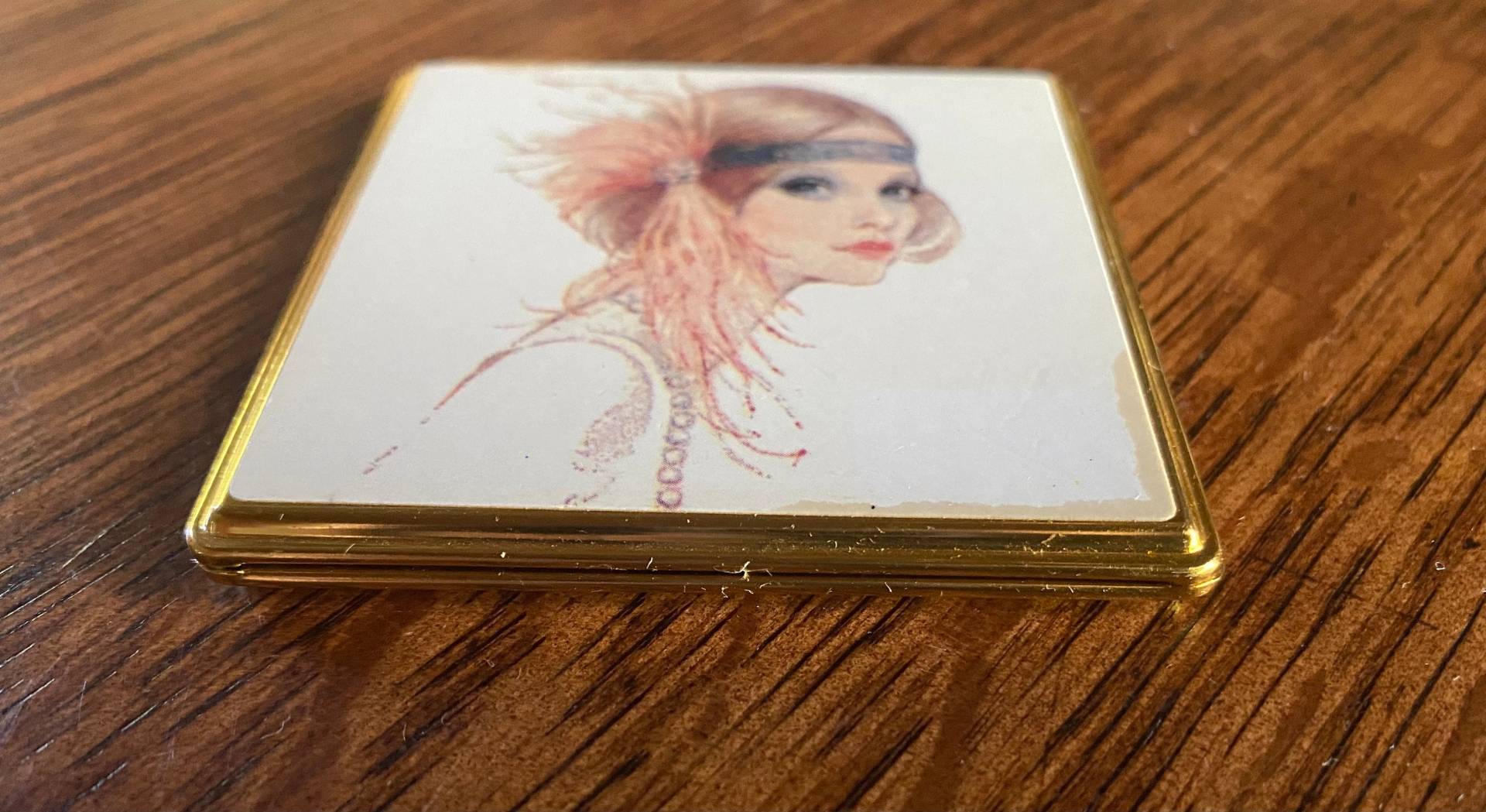 Reduziert Taschenspiegel Essence Of Era - Lovely Flapper Woman Schlankes Leichtgewicht Circa 70Er Jahre Reduziert Taschenspiegel Essence Of Era - Lovely Flapper Woman Schlankes Leichtgewicht Circa 70Er Jahre von Etsy - chicvintageclassics