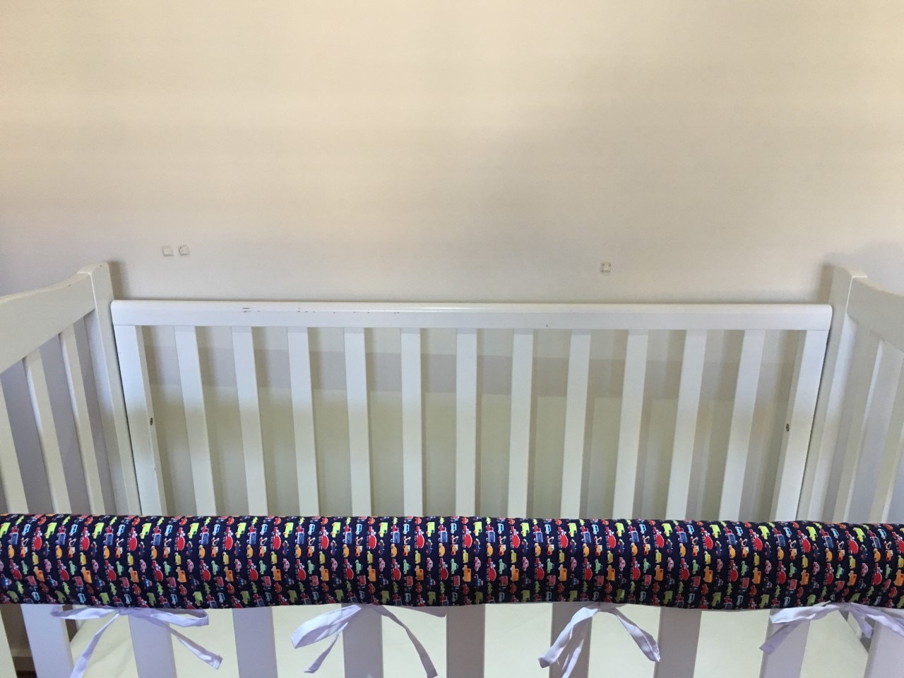 Reversible Baby Kinderbett Babybett Kinderkrankheiten Schiene Cover Protector ~ Farbigen Autos von Etsy - chikystarstar