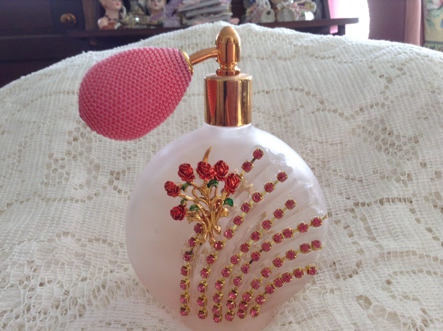 Edelsteinbesetzte Parfümflasche Rosa Mit Glühbirne, Verändert von Etsy - cindysvictorian