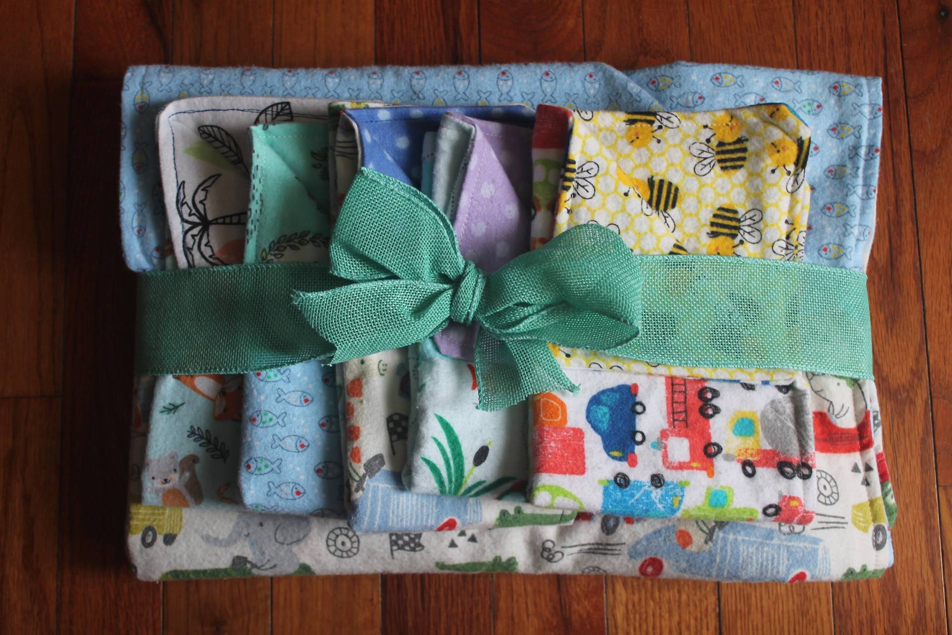Baby Boy Bundle Geschenk Deluxe Decken, Burp Tücher von Etsy - cocobusa