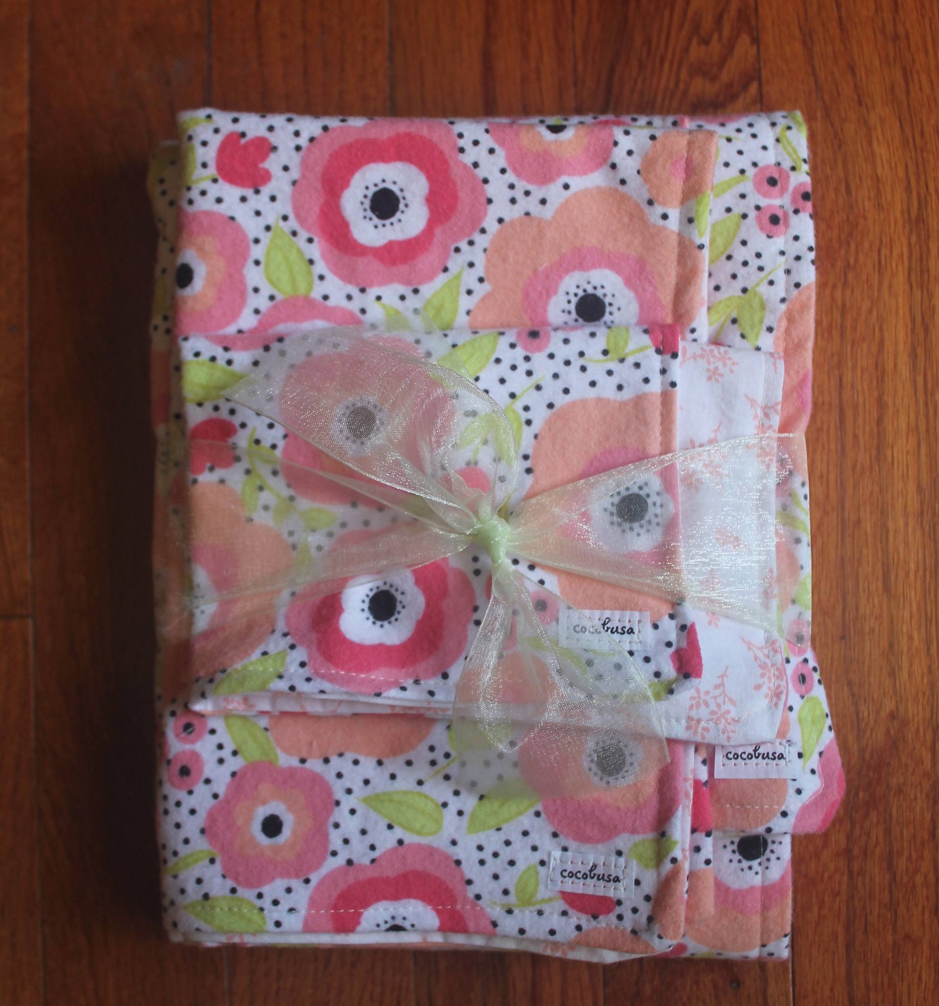 Blume Baby Mädchen Bundle Geschenk Decke, Burp Tücher Blume Baby Mädchen Bundle Geschenk Decke, Burp Tücher von Etsy - cocobusa