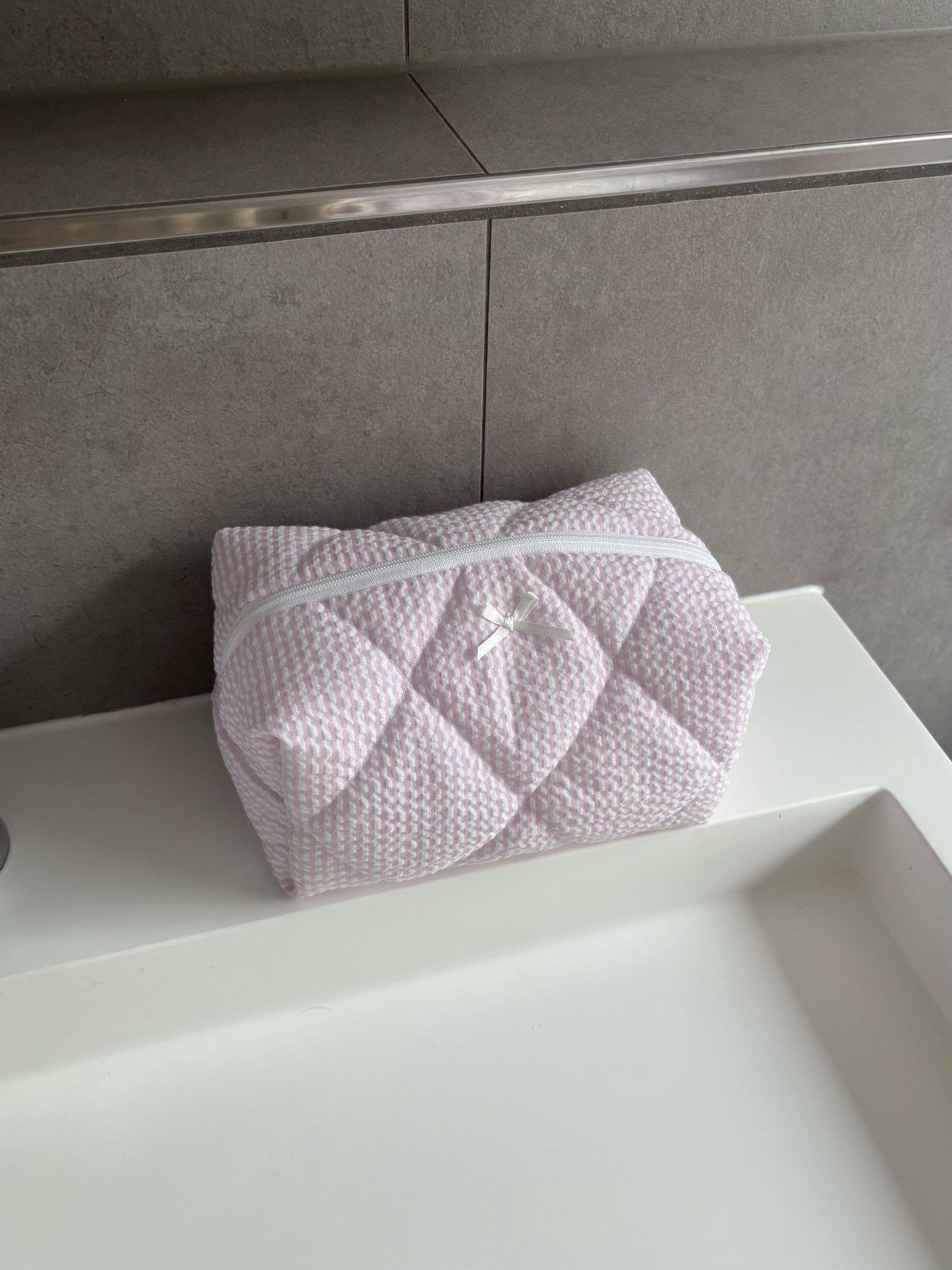 Handgemachte Kosmetiktasche Weiß Rosa Gestreift Seersucker Schminktasche Gesteppt Make-Up-Tasche Mäppchen Nécessaire Geschenk Für Frauen von Etsy - cottoncloudstudioDE