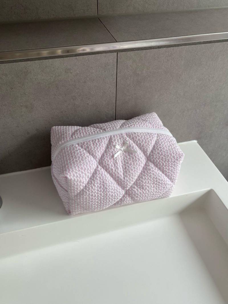Handgemachte Kosmetiktasche Weiß Rosa Gestreift Seersucker Schminktasche Gesteppt Make-Up-Tasche Mäppchen Nécessaire Geschenk Für Frauen von Etsy - cottoncloudstudioDE