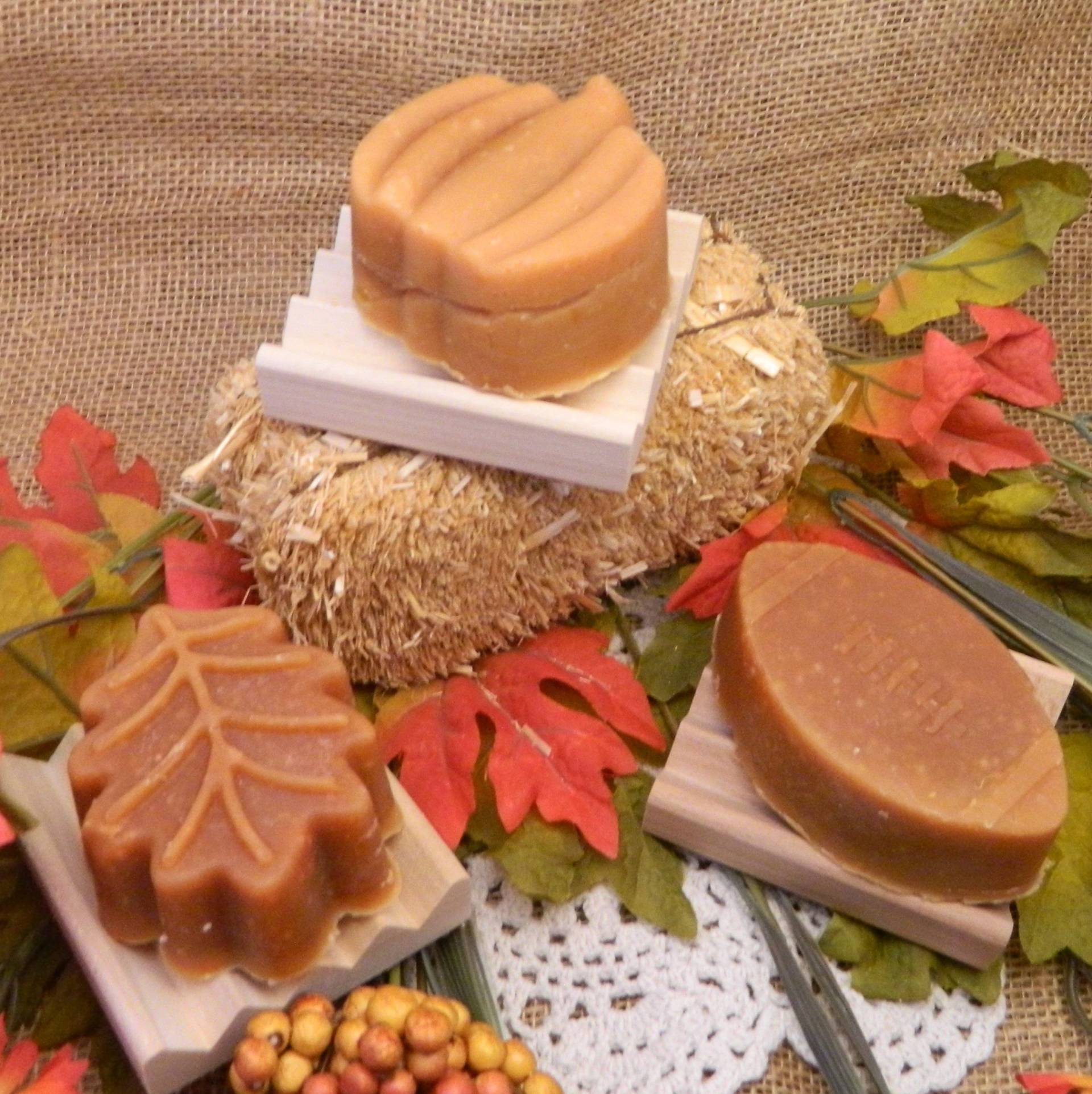 Farmhouse Cider Ziegenmilch Geschenkset Fußballseife Blattseife Kürbisseife Farmhouse Cider Ziegenmilch Geschenkset Fußballseife Blattseife Kürbisseife von Etsy - countrysoapsbymarlen