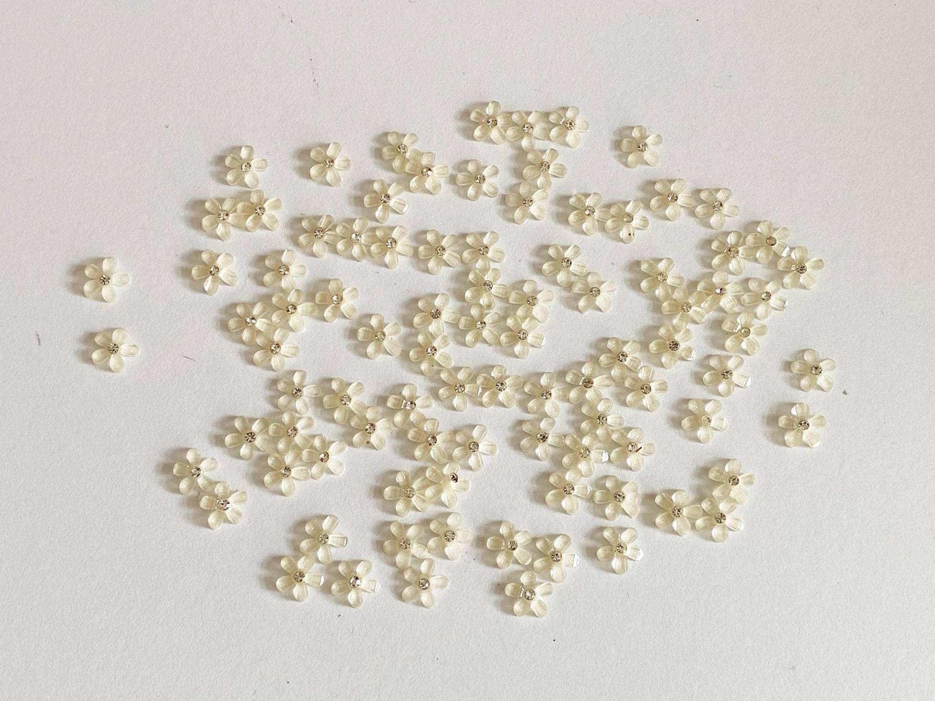 Mini Acryl Blumen Verzierungen Mit Strass, Elfenbein, Für Bastel Bündel 91 Stück von Etsy - craftuneed