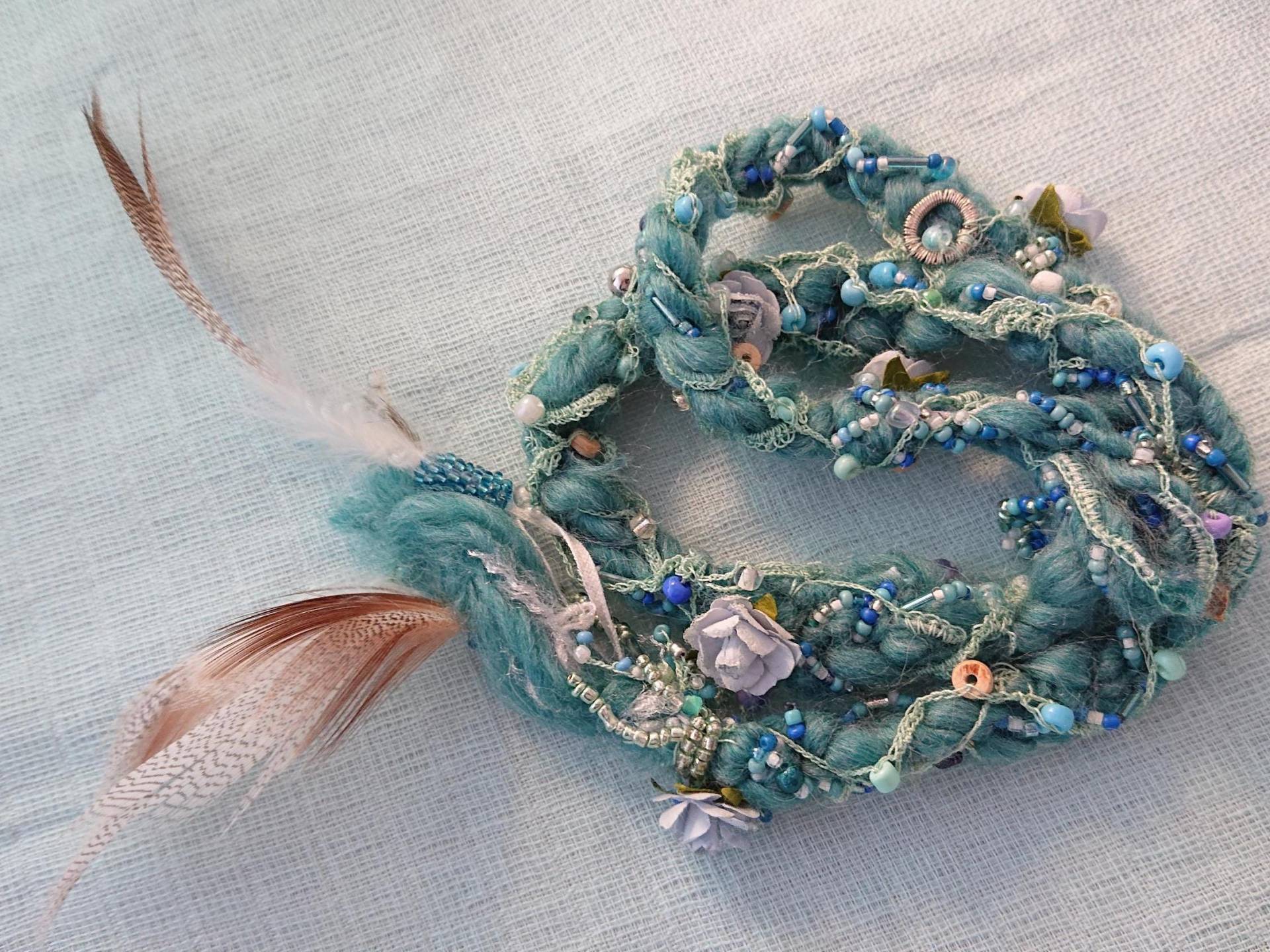 139. Petrolblaue Geflochtene Wollgarn-Dreadlocks Mit Federn, Aufwendig Dekorierte Solo-Wollextension Hellblau-Petrol-Hellgrün Extra Lang von Etsy - crazytinapearls