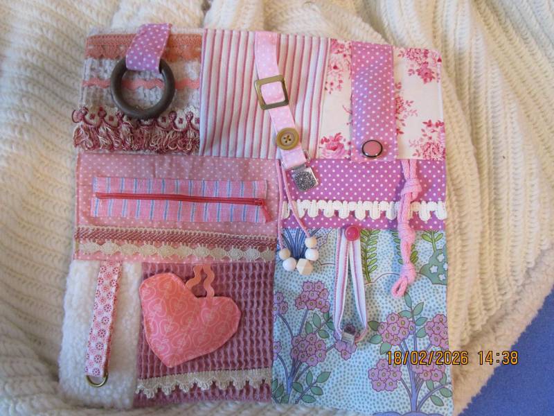 Nesteldecke, Demenzdecke, Fühldecke, Spieldecke Und Motorikdecke in Rosa Blumen Nesteldecke, Demenzdecke, Fühldecke, Spieldecke Und Motorikdecke in Rosa Blumen von Etsy - creativShopgzdesign