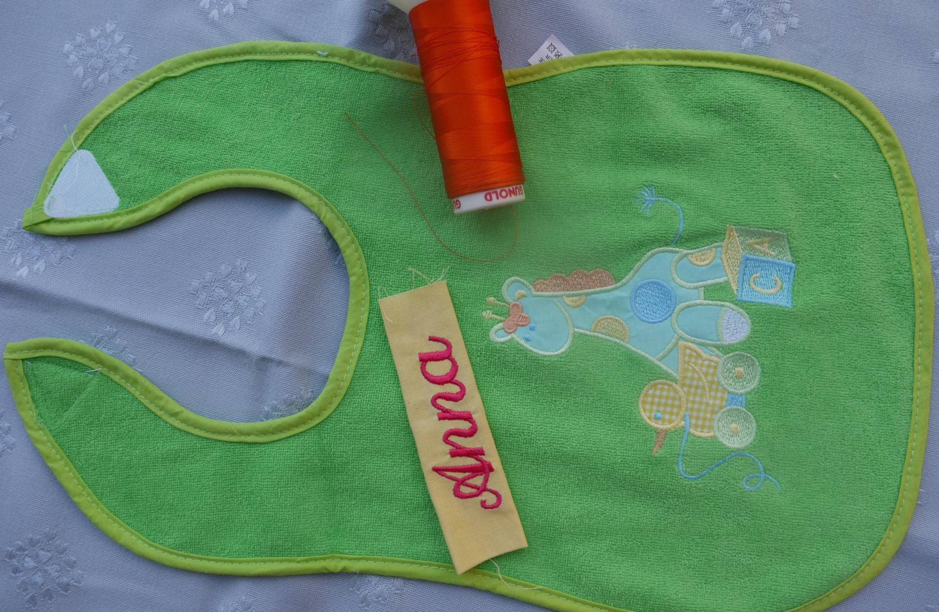 Babylätzchen Klettlätzchen Mit Namen Sabberlätzchen Grün, Spielzeug von Etsy - creavisionGP