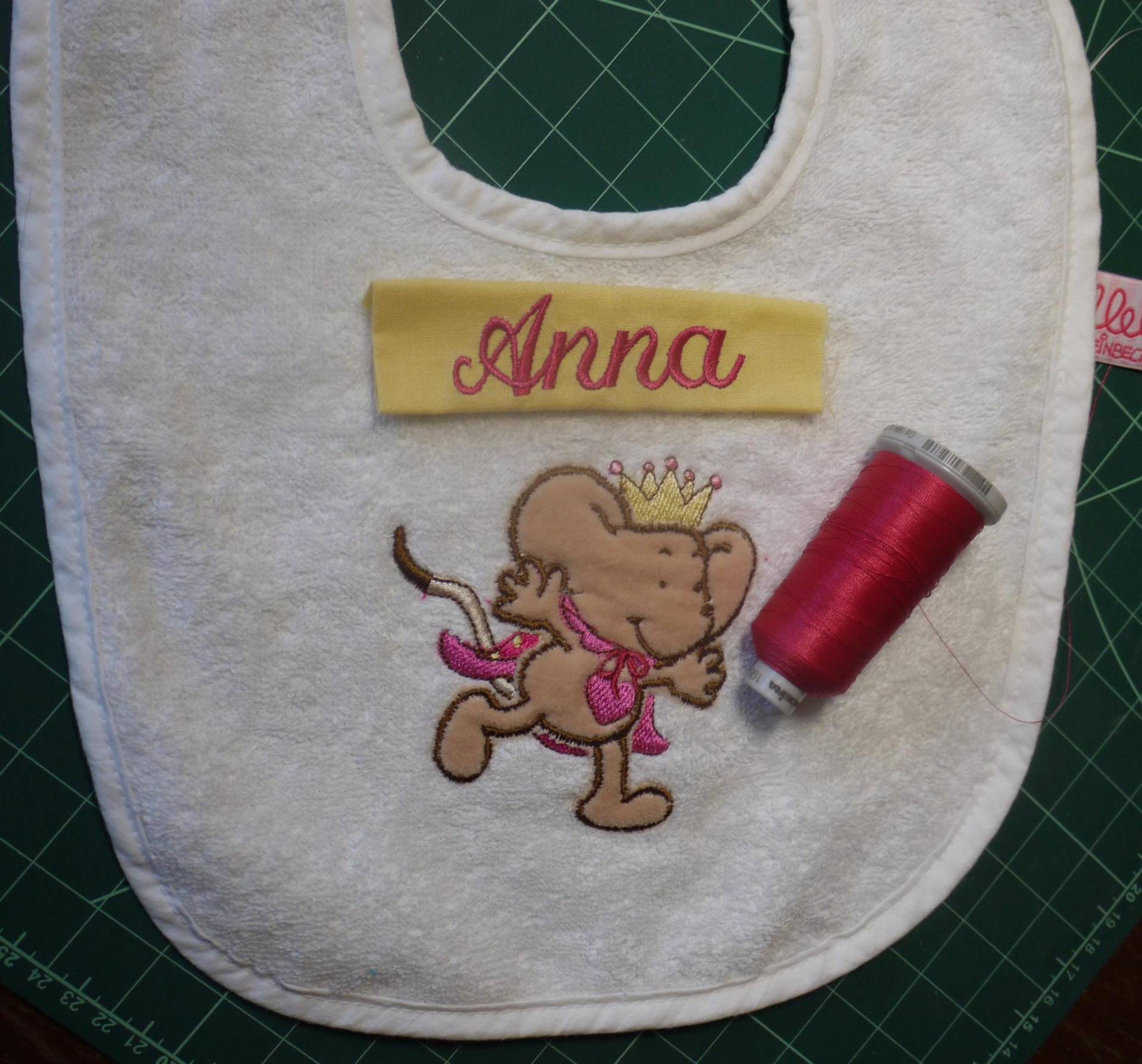 Babylätzchen Namen Klettverschluss Weiß Krone Maus Babylätzchen Namen Klettverschluss Weiß Krone Maus von Etsy - creavisionGP