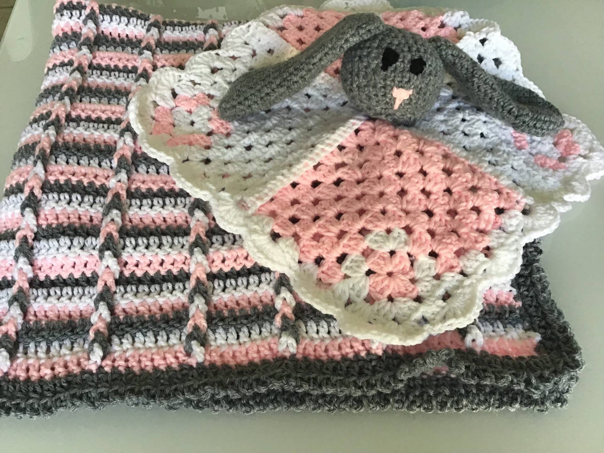 Baby-Decke Mit Passendem Liebeshund Baby-Decke Mit Passendem Liebeshund von Etsy - crochetcozycreations