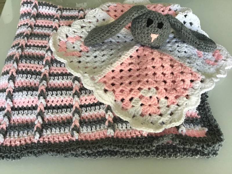 Baby-Decke Mit Passendem Liebeshund Baby-Decke Mit Passendem Liebeshund von Etsy - crochetcozycreations