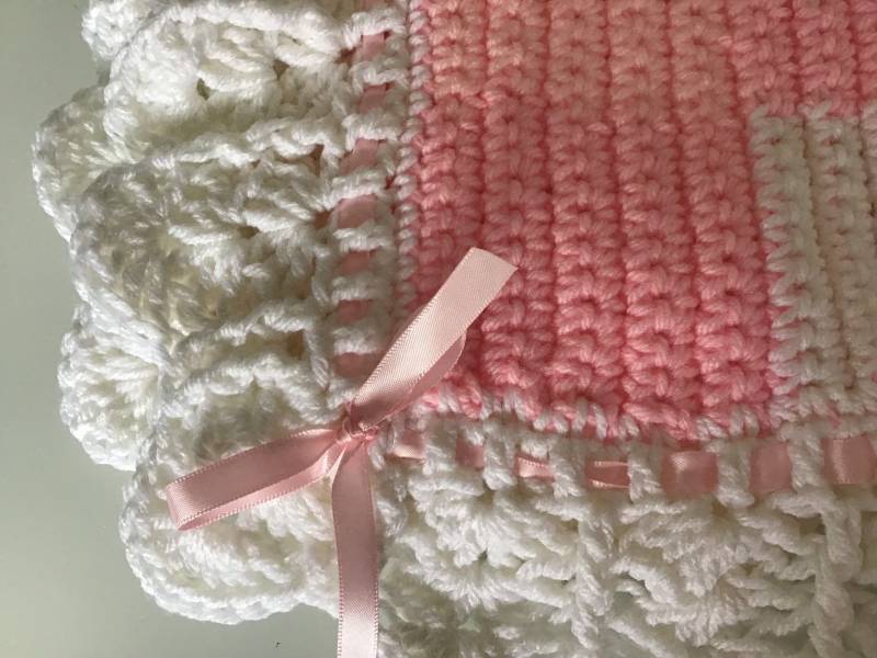 Hübsch in Rosa Babydecke von Etsy - crochetcozycreations