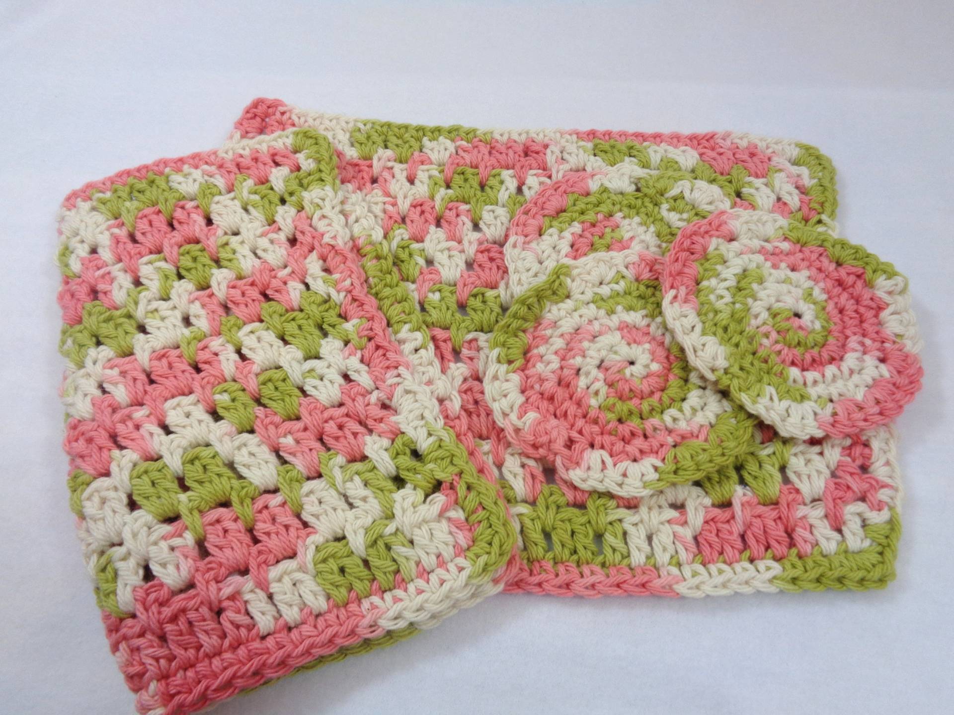 Gehäkeltes Waschlappen-Set Aus Baumwolle Pinke & Grüne Badetücher von Etsy - crochetedbycharlene