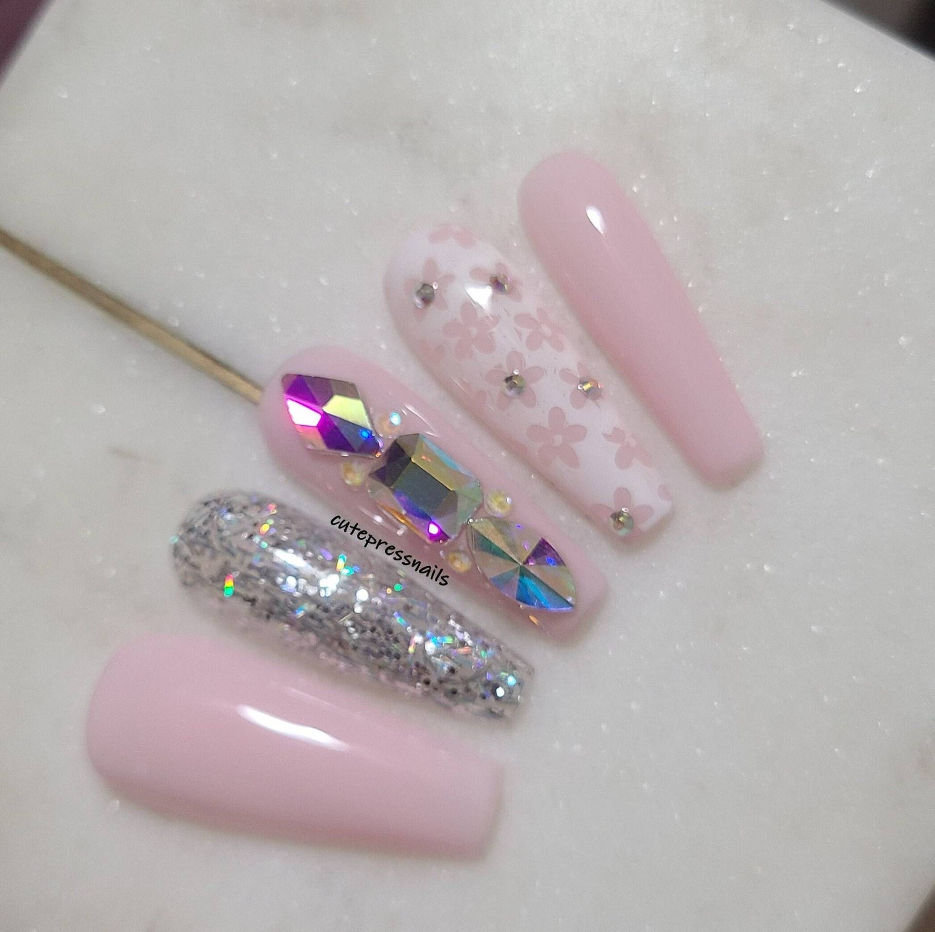 Rosa Bling Floral Auf Nägel Drücken | Gel Acryl Kristall Hochzeitsnägel Braut Glitzer Rosa Bling Floral Auf Nägel Drücken | Gel Acryl Kristall Hochzeitsnägel Braut Glitzer von Etsy - cutepressnails