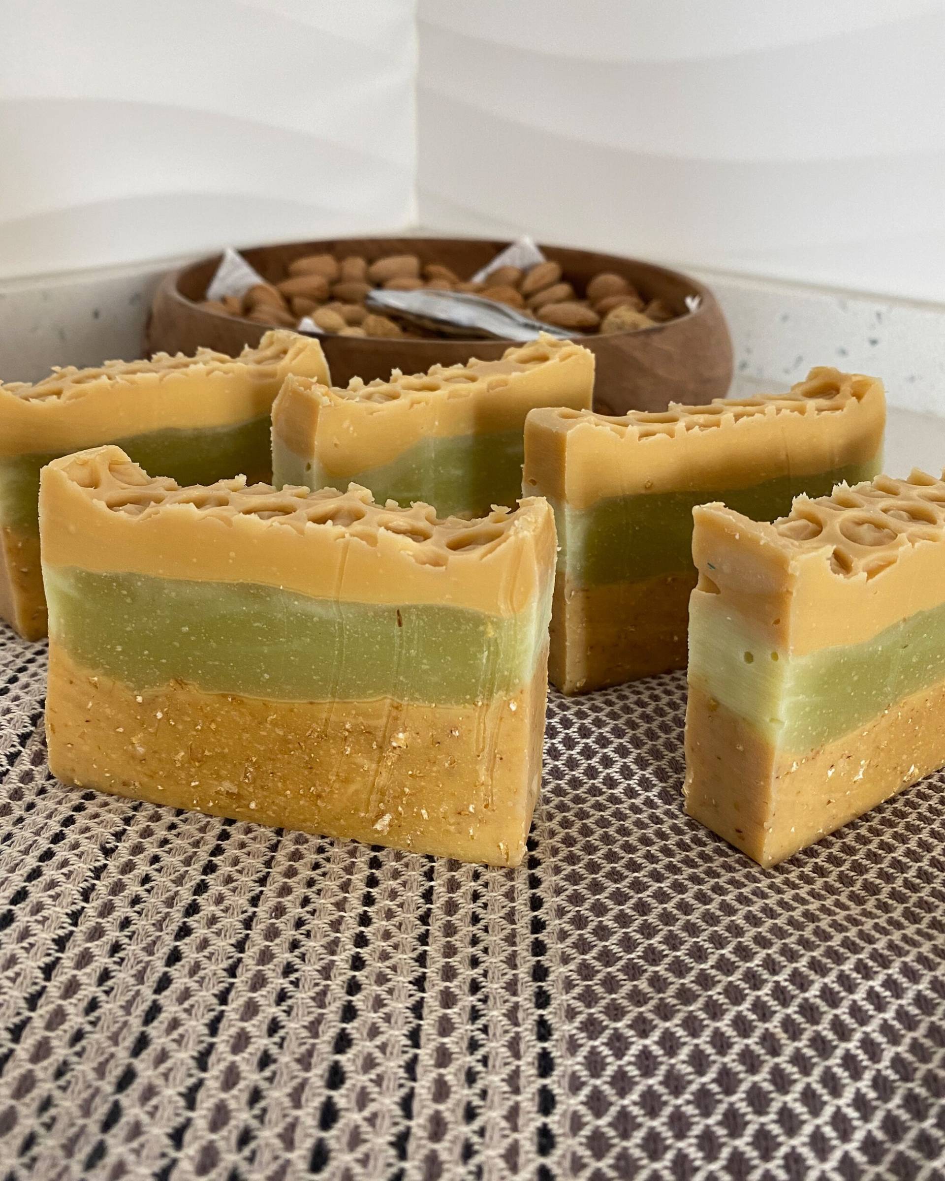 Haferflocken, Ziegenmilch& Honig Seife, Handgemachte Seife, Vegane Seife, Bar Seife Natur, Weihnachtsseife Haferflocken, Ziegenmilch& Honig Seife, Handgemachte Seife, Vegane Seife, Bar Seife Natur, Weihnachtsseife von Etsy - dajidesignstore
