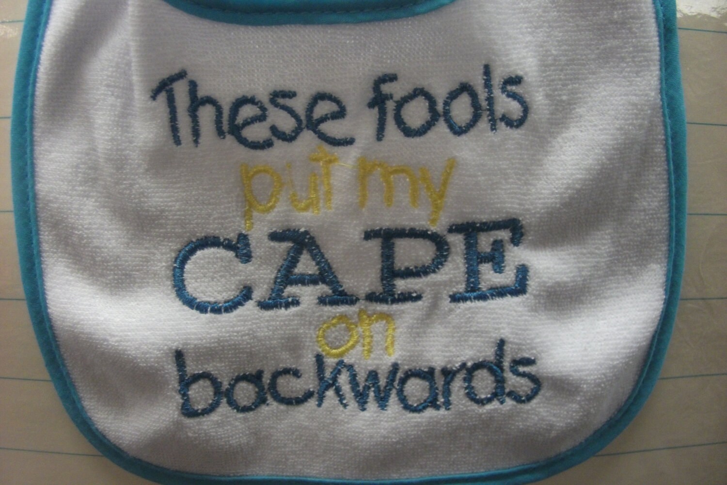 Lustiges Baby Lätzchen Besticktes Frottee Tuch, Superheld Zitat von Etsy - deansdesigns