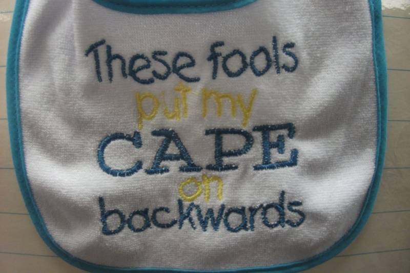 Lustiges Baby Lätzchen Besticktes Frottee Tuch, Superheld Zitat von Etsy - deansdesigns